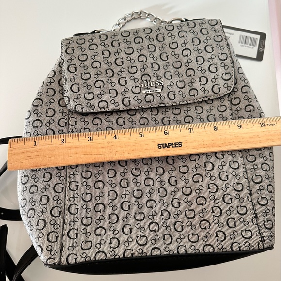 Guess mini backpack - Picture 4 of 6